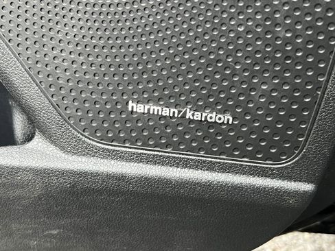 Used 2018 Kia Niro EX Premium image 28