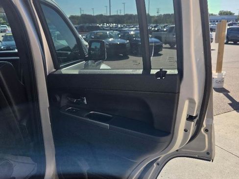 Used 2011 Jeep Liberty Limited Jet AWD/4WD image 14