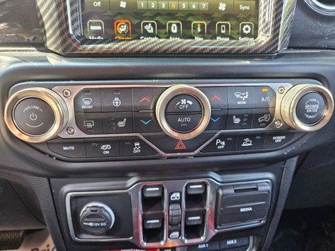 Used 2022 Jeep Wrangler Unlimited Rubicon AWD/4WD image 57