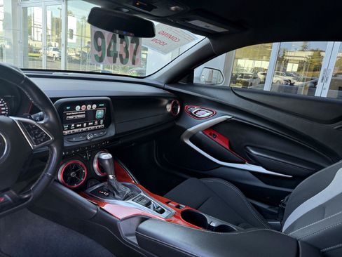 Used 2018 Chevrolet Camaro SS RWD image 13