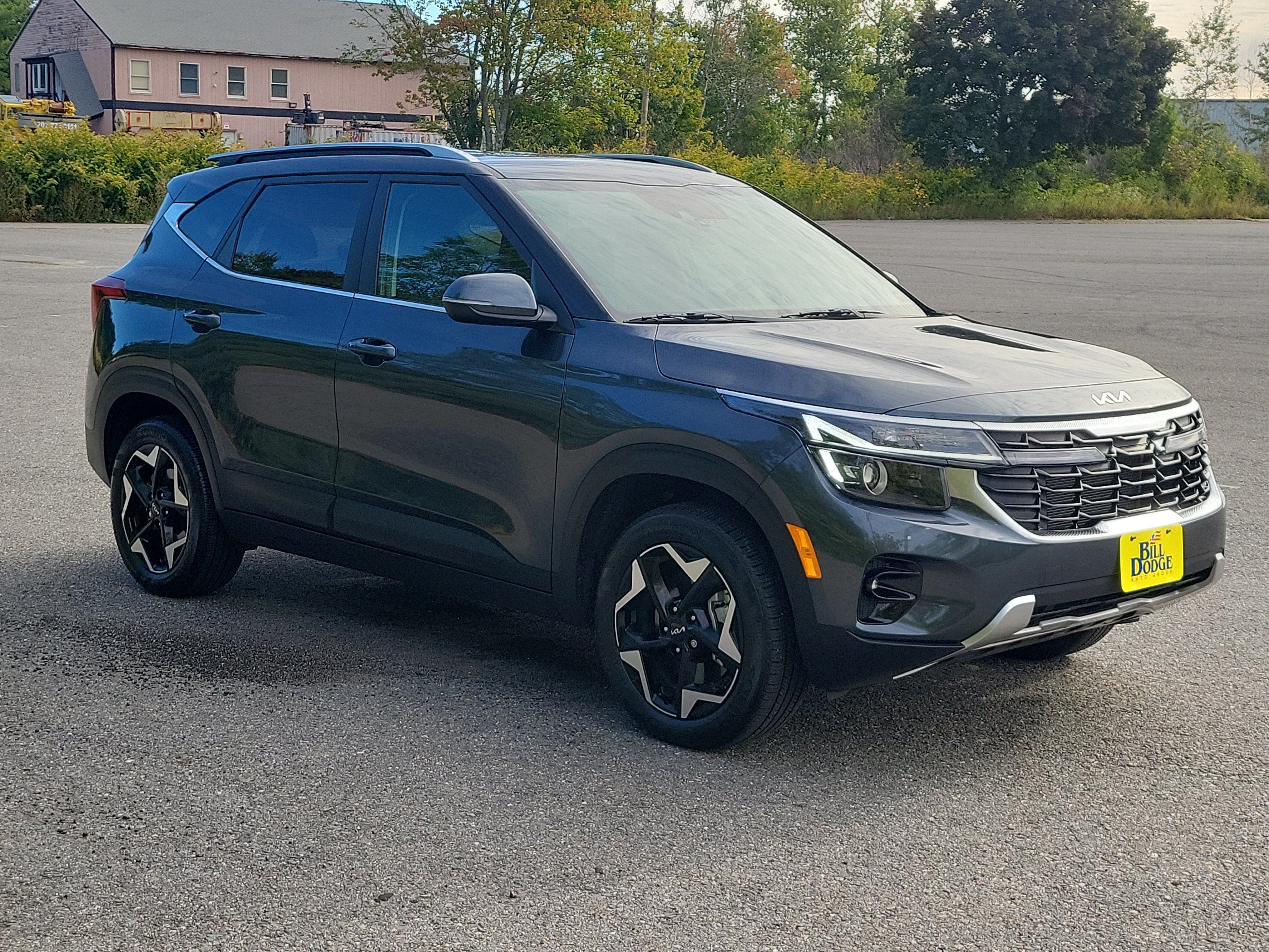 Used 2025 Kia Seltos EX AWD/4WD image 3