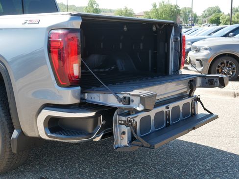 Used 2021 GMC Sierra 1500 SLT w/ SLT Premium Plus Package AWD/4WD image 18