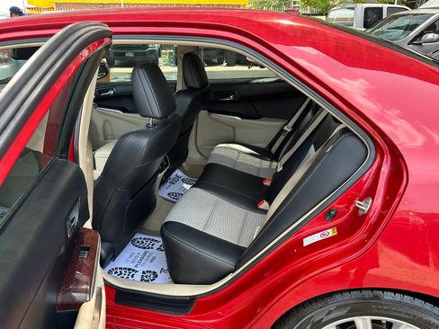 Used 2013 Toyota Camry XLE w/ Convenience Pkg FWD image 9