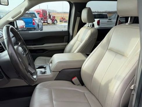 Used 2021 Ford Expedition XLT image 12