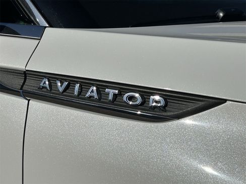 Used 2022 Lincoln Aviator Reserve w/ Equipment Group 201A image 8