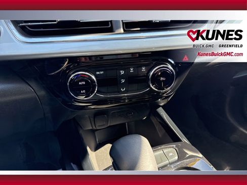 Used 2025 Chevrolet Trax LT image 23