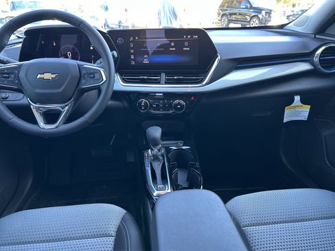 New 2025 Chevrolet Trax LT w/ Driver Confidence Package image 68