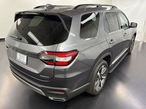 Certified 2023 Honda Pilot Touring image 9