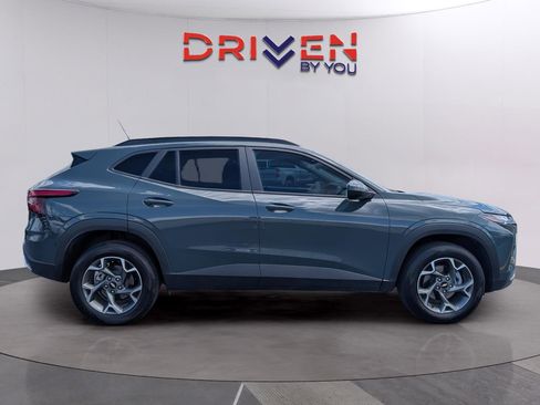 Used 2025 Chevrolet Trax LT image 6