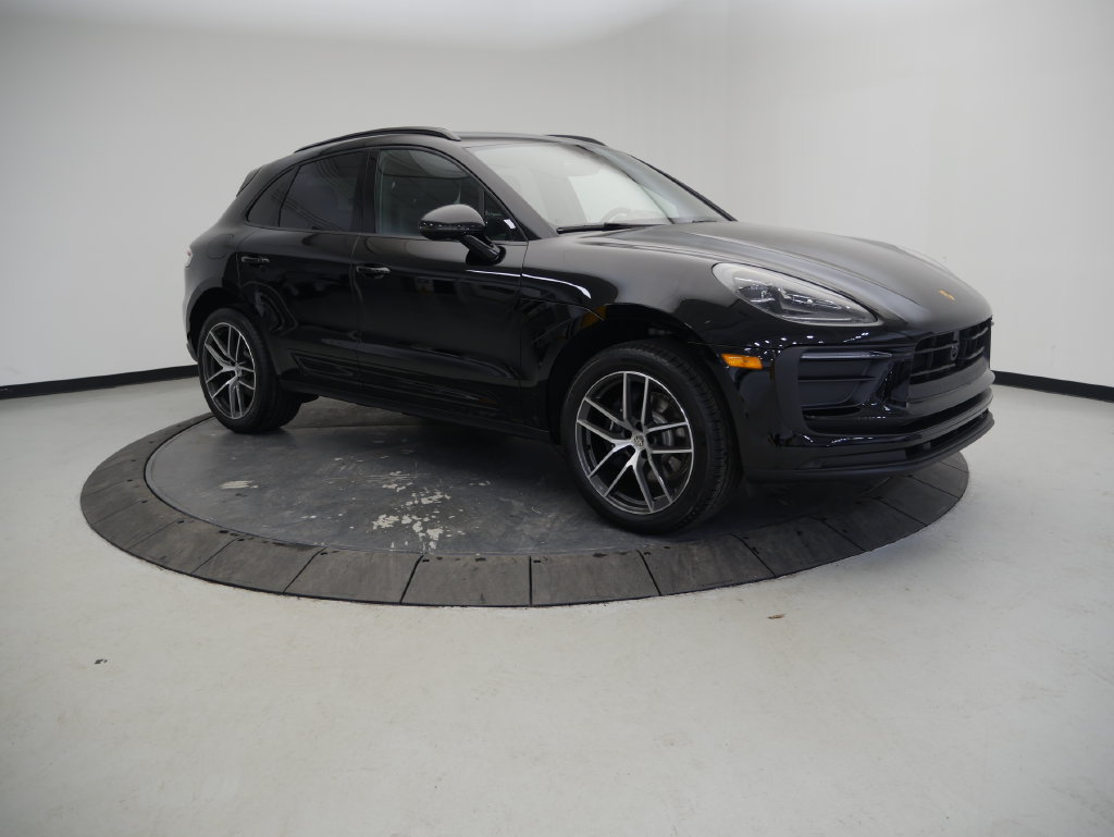 Certified 2026 Porsche Macan AWD/4WD image 9