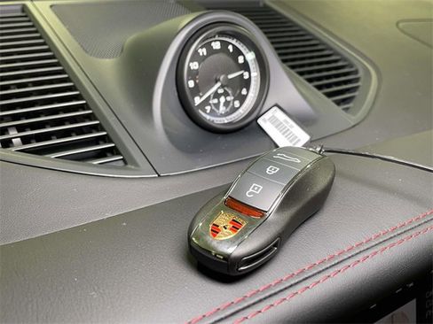 New 2026 Porsche Macan image 45