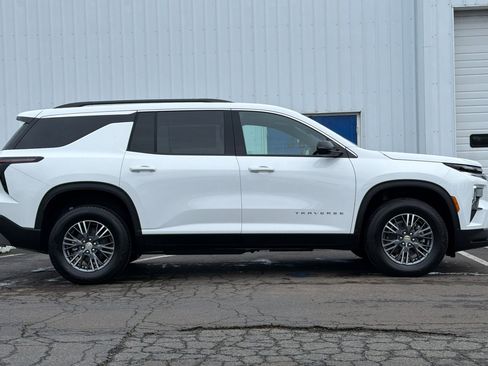 New 2026 Chevrolet Traverse LT w/ LPO, Floor Liner Package image 3