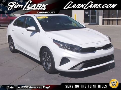 Used 2024 Kia Forte LXS w/ LXS Technology Package FWD image 1