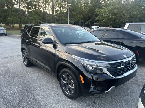 Used 2024 Kia Seltos LX AWD/4WD image 3