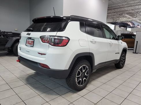 Used 2026 Jeep Compass Trailhawk AWD/4WD image 10