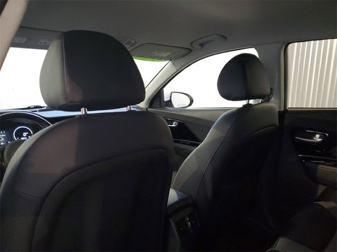 Certified 2022 Kia Niro EX w/ Cold Weather Package image 12