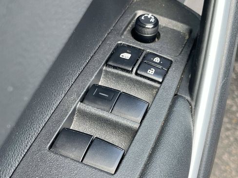 Used 2022 Toyota Corolla Cross XLE w/ Convenience Package FWD image 28