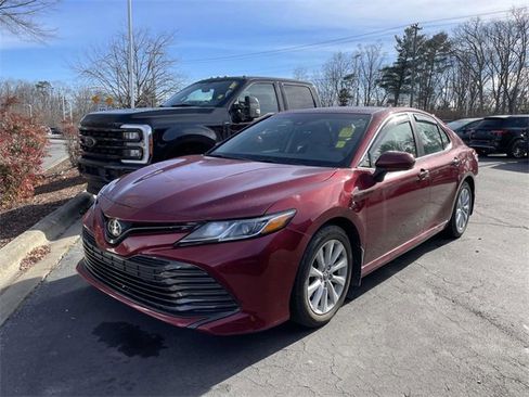 Used 2018 Toyota Camry LE image 1