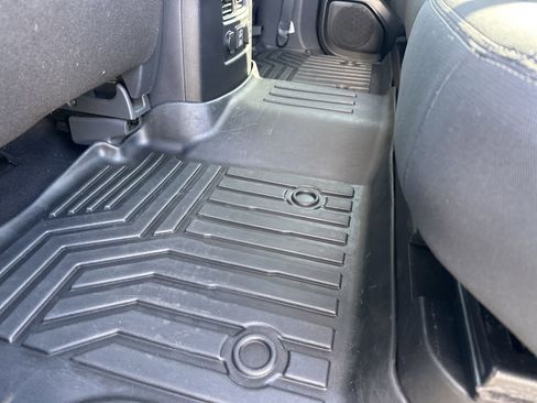 Used 2023 Nissan Titan SV w/ SV Convenience Package image 26