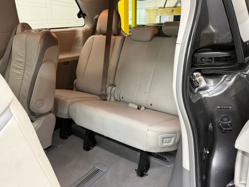 Used 2011 Toyota Sienna Limited image 34