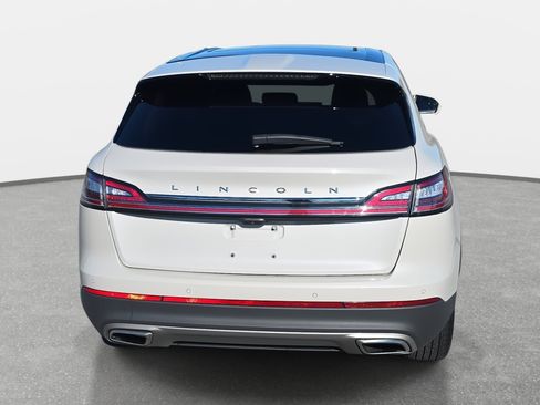 Used 2022 Lincoln Nautilus Reserve image 6