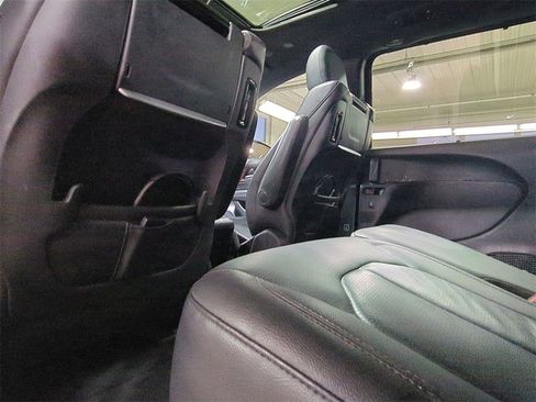 Used 2020 Chrysler Pacifica Touring-L image 27