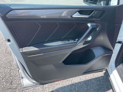 Used 2023 Volkswagen Tiguan SE image 15