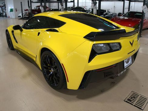 Used 2016 Chevrolet Corvette Z06 w/ 3LZ Preferred Equipment Group image 3