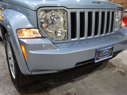Used 2012 Jeep Liberty Sport image 4