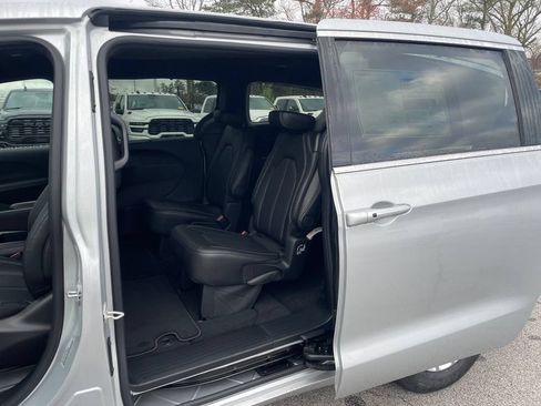 New 2026 Chrysler Pacifica Select FWD image 21