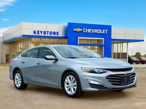 Used 2024 Chevrolet Malibu LT FWD image 1