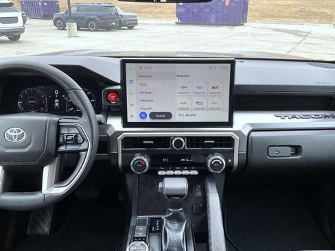 Used 2025 Toyota Tacoma TRD Off-Road image 13