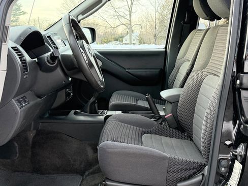 Used 2011 Nissan Frontier SV w/ SV Premium Utility Pkg image 10