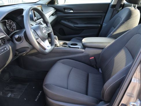 Used 2025 Nissan Altima 2.5 SV FWD image 20