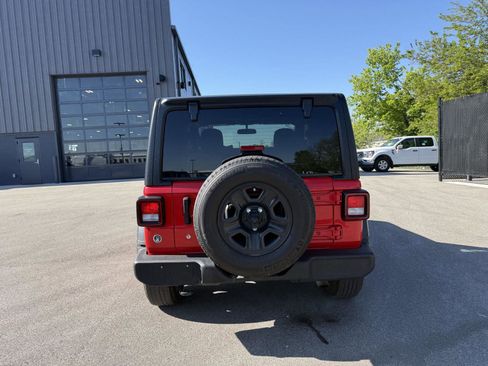 Used 2023 Jeep Wrangler Sport AWD/4WD image 4