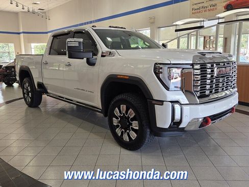 Used 2025 GMC Sierra 2500 Denali w/ Denali Reserve Package AWD/4WD image 3