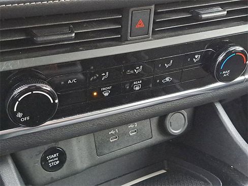 Used 2024 Nissan Rogue S image 15