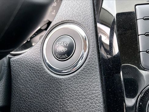 Used 2020 Nissan Rogue Sport SV image 35