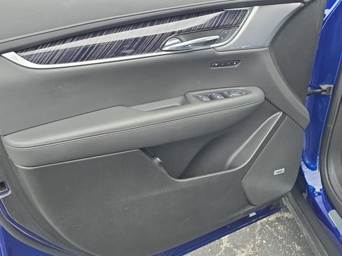 Certified 2025 Cadillac XT6 Premium Luxury image 21