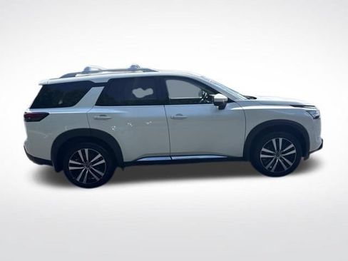 Used 2024 Nissan Pathfinder Platinum w/ Cargo Package AWD/4WD image 8