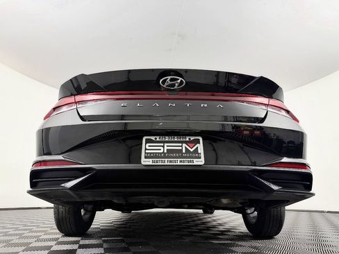 Used 2022 Hyundai Elantra SE FWD image 14