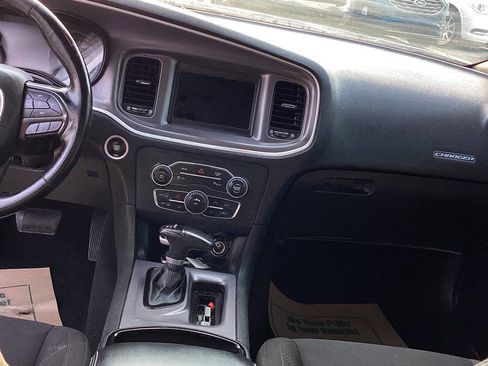 Used 2019 Dodge Charger SXT w/ Blacktop Package image 18