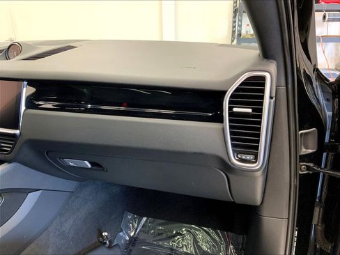 Certified 2023 Porsche Cayenne Coupe AWD/4WD image 22