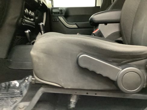 Used 2018 Jeep Wrangler Unlimited Sport S image 16