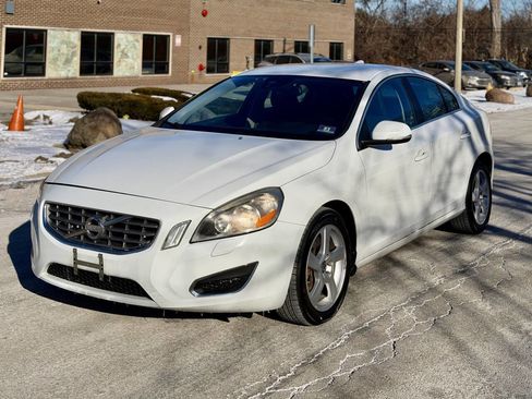 Used 2013 Volvo S60 T5 image 2