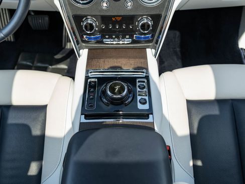 Certified 2019 Rolls-Royce Cullinan image 17