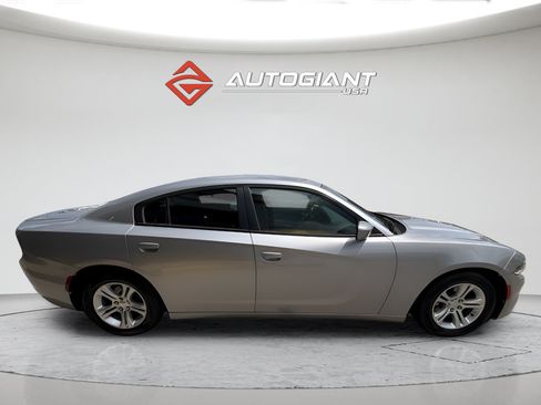 Used 2016 Dodge Charger SE w/ Popular Equipment Group RWD image 9