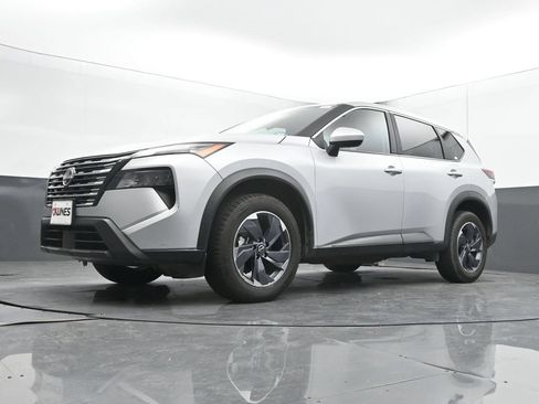 Used 2025 Nissan Rogue SV FWD image 40