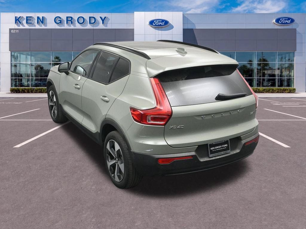 Used 2023 Volvo XC40 B5 Ultimate AWD/4WD image 14