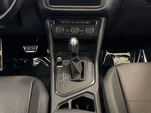 Used 2020 Volkswagen Tiguan SE R-Line FWD image 19